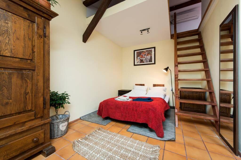 Bright Loft In Amazing Location Apartment Красков Екстериор снимка